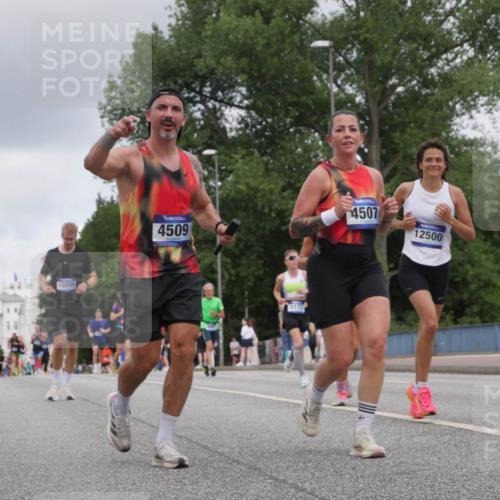 29.06.2025 - hella hamburg halbmarathon Luisa Fischer http://msf.ph/oto/8448247 29.06.2025 10:30:31 Kennedybrücke 10205, 4509, 5177, 4507, 12500, 2045, 2643, 4507, 4509, 5177, 5495, 6214, 7314, 7978, 8085, 10205 meine-sportfotos.de