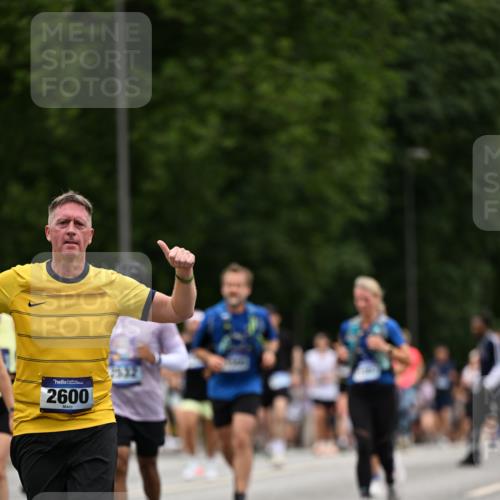 29.06.2025 - hella hamburg halbmarathon Dr. Thomas Lammeyer http://msf.ph/oto/8448261 29.06.2025 10:58:47 Kennedybrücke 1822, 2600, 3249, 3364, 3857, 4039, 4323, 4720, 4838, 5185, 5309, 5815, 5856, 5933, 6468, 6583, 6987, 7670, 7874, 7946, 7986, 9130, 9503, 11354 meine-sportfotos.de