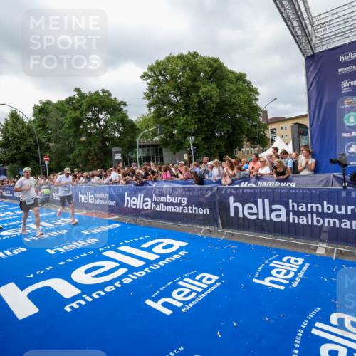 29.06.2025 - hella hamburg halbmarathon Zöllner http://msf.ph/oto/8448262 29.06.2025 10:58:20 Ziel 1595, 4592, 4708, 6104, 6147, 9230, 9485, 11645, 14631, 15434, 18068 meine-sportfotos.de