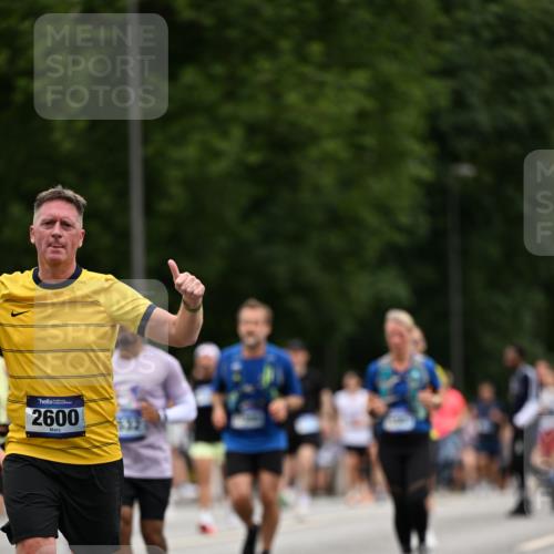 29.06.2025 - hella hamburg halbmarathon Dr. Thomas Lammeyer http://msf.ph/oto/8448268 29.06.2025 10:58:48 Kennedybrücke 1779, 1822, 2600, 3249, 3364, 3857, 4039, 4323, 4720, 4838, 5185, 5309, 5815, 5856, 5933, 6468, 6583, 6987, 7670, 7874, 7946, 7986, 9130, 11354 meine-sportfotos.de