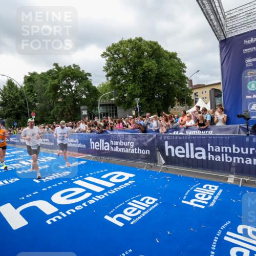 29.06.2025 - hella hamburg halbmarathon Zöllner http://msf.ph/oto/8448282 29.06.2025 10:58:20 Ziel 1595, 4592, 4708, 6104, 6147, 9230, 9485, 11645, 14631, 15434, 18068 meine-sportfotos.de