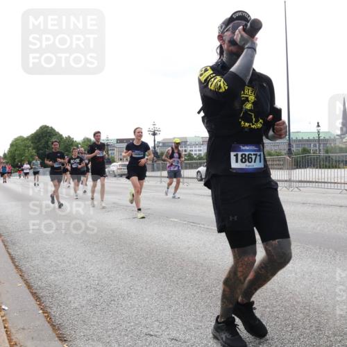 29.06.2025 - hella hamburg halbmarathon Lena Gebhardt http://msf.ph/oto/8448287 29.06.2025 10:30:28 Lombardsbrücke 16864, 18671, 1059, 1547, 1647, 2569, 2754, 2755, 2901, 3281, 3443, 3573, 4198, 4575, 4819, 5322, 6344, 6598, 6616, 6626, 7071, 7120, 8792, 9830, 10162, 10880, 11984, 12349, 12350, 12460, 12461, 12504, 12687, 12688, 12710, 13418, 14216, 14304, 14421, 15299, 15757, 15789, 15938, 16182, 16504, 16601, 16604, 16735, 16769, 16791, 16864, 18046, 18362, 18503, 18671, 18795, 18860 meine-sportfotos.de