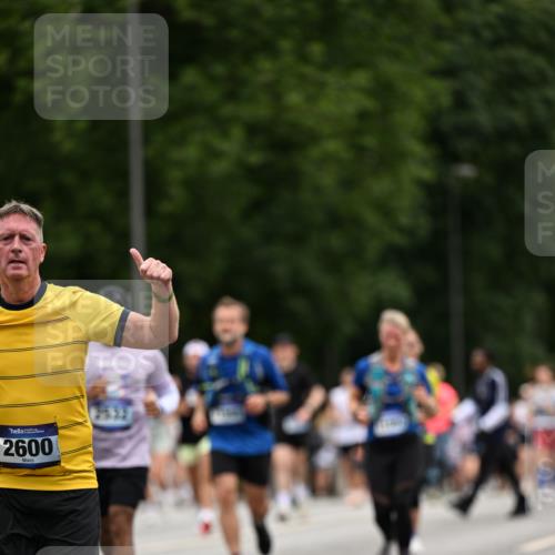 29.06.2025 - hella hamburg halbmarathon Dr. Thomas Lammeyer http://msf.ph/oto/8448295 29.06.2025 10:58:48 Kennedybrücke 1779, 1822, 2600, 3249, 3364, 3857, 4039, 4323, 4720, 4838, 5185, 5309, 5815, 5856, 5933, 6468, 6583, 6987, 7670, 7874, 7946, 7986, 9130, 11354 meine-sportfotos.de