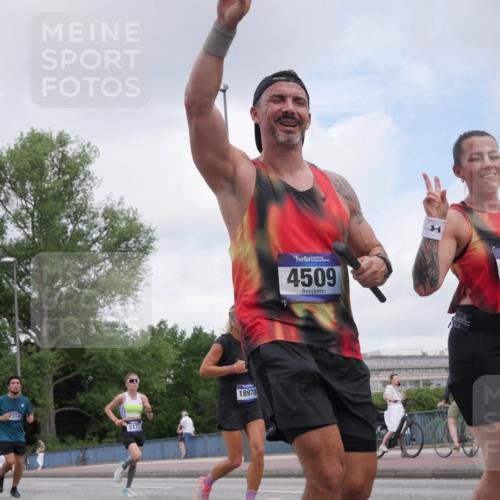 29.06.2025 - hella hamburg halbmarathon Luisa Fischer http://msf.ph/oto/8448300 29.06.2025 10:30:33 Kennedybrücke 7314, 5177, 18978, 4509, 4507, 1250, 2045, 2643, 4507, 4509, 5177, 5495, 6214, 7314, 7978, 8085, 10205 meine-sportfotos.de