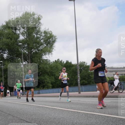 29.06.2025 - hella hamburg halbmarathon Luisa Fischer http://msf.ph/oto/8448312 29.06.2025 10:30:33 Kennedybrücke 10205, 314, 5177, 18978, 2045, 2643, 4507, 4509, 5177, 5495, 6214, 7314, 7978, 8085, 10205 meine-sportfotos.de