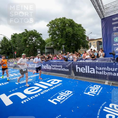 29.06.2025 - hella hamburg halbmarathon Zöllner http://msf.ph/oto/8448319 29.06.2025 10:58:21 Ziel 1595, 4592, 4708, 6104, 6138, 6147, 9230, 9485, 11645, 14631, 15434, 18068 meine-sportfotos.de
