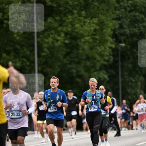 29.06.2025 - hella hamburg halbmarathon Dr. Thomas Lammeyer http://msf.ph/oto/8448321 29.06.2025 10:58:48 Kennedybrücke 1779, 1822, 2600, 3249, 3364, 3857, 4039, 4323, 4720, 4838, 5185, 5309, 5815, 5856, 5933, 6468, 6583, 6987, 7670, 7874, 7946, 7986, 9130, 11354 meine-sportfotos.de