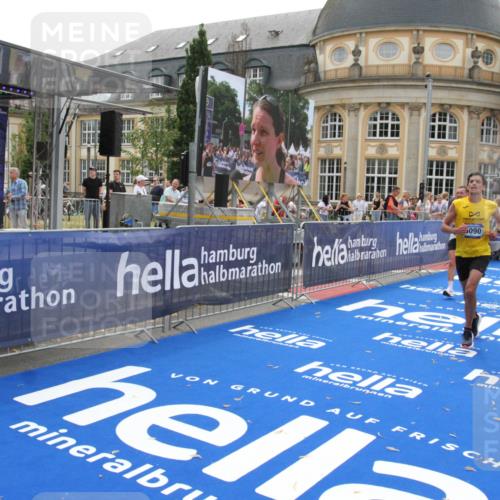 29.06.2025 - hella hamburg halbmarathon Michael Strokosch http://msf.ph/oto/8448333 29.06.2025 10:28:47 Ziel 1953, 2604, 3968, 6090, 10486, 15655, 17428, 18763 meine-sportfotos.de