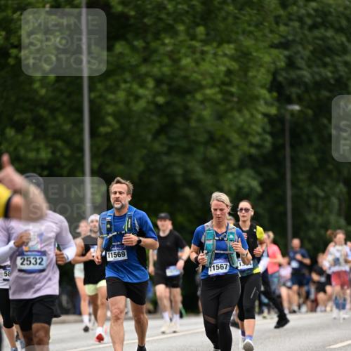 29.06.2025 - hella hamburg halbmarathon Dr. Thomas Lammeyer http://msf.ph/oto/8448339 29.06.2025 10:58:49 Kennedybrücke 1779, 1822, 2600, 3249, 3364, 3857, 4039, 4720, 4838, 5185, 5309, 5815, 5856, 5933, 6583, 6987, 7670, 7874, 7946, 7986, 9130, 9764, 11354 meine-sportfotos.de