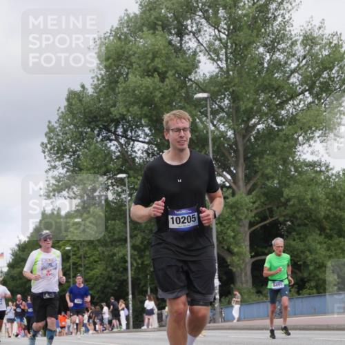 29.06.2025 - hella hamburg halbmarathon Luisa Fischer http://msf.ph/oto/8448354 29.06.2025 10:30:35 Kennedybrücke 10205, 5495, 2643, 4507, 4509, 5177, 5495, 7314, 7978, 8085, 8215, 10205 meine-sportfotos.de