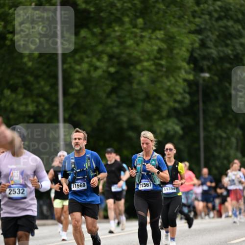 29.06.2025 - hella hamburg halbmarathon Dr. Thomas Lammeyer http://msf.ph/oto/8448355 29.06.2025 10:58:49 Kennedybrücke 1779, 1822, 2600, 3249, 3364, 3857, 4039, 4720, 4838, 5185, 5309, 5815, 5856, 5933, 6583, 6987, 7670, 7874, 7946, 7986, 9130, 9764, 11354 meine-sportfotos.de