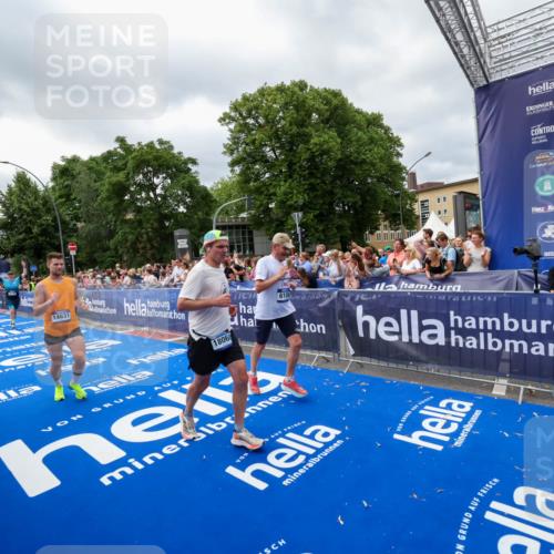 29.06.2025 - hella hamburg halbmarathon Zöllner http://msf.ph/oto/8448359 29.06.2025 10:58:21 Ziel 1595, 4592, 4708, 6104, 6138, 6147, 9230, 9485, 11645, 14631, 15434, 18068 meine-sportfotos.de