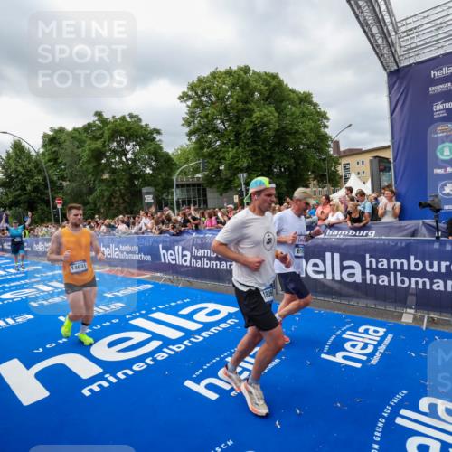 29.06.2025 - hella hamburg halbmarathon Zöllner http://msf.ph/oto/8448376 29.06.2025 10:58:21 Ziel 1595, 4592, 4708, 6104, 6138, 6147, 9230, 9485, 11645, 14631, 15434, 18068 meine-sportfotos.de