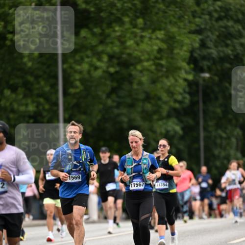 29.06.2025 - hella hamburg halbmarathon Dr. Thomas Lammeyer http://msf.ph/oto/8448380 29.06.2025 10:58:49 Kennedybrücke 1779, 1822, 2600, 3249, 3364, 3857, 4039, 4720, 4838, 5185, 5309, 5815, 5856, 5933, 6583, 6987, 7670, 7874, 7946, 7986, 9130, 9764, 11354 meine-sportfotos.de