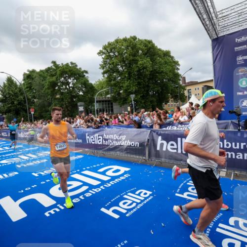29.06.2025 - hella hamburg halbmarathon Zöllner http://msf.ph/oto/8448389 29.06.2025 10:58:22 Ziel 1595, 4550, 4592, 4708, 6104, 6138, 6147, 9230, 9485, 11645, 14631, 15434, 18068, 18266 meine-sportfotos.de