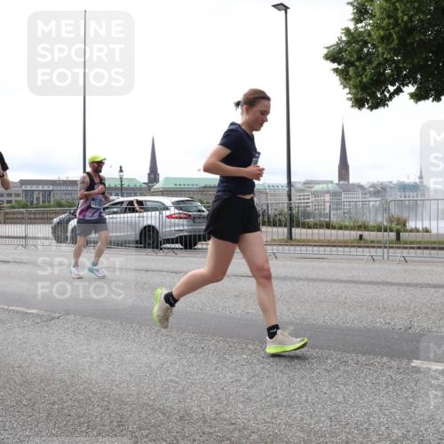 29.06.2025 - hella hamburg halbmarathon Lena Gebhardt http://msf.ph/oto/8448406 29.06.2025 10:30:30 Lombardsbrücke 4575, 1578, 1059, 1547, 1647, 2569, 2754, 2755, 2901, 3281, 3443, 3573, 4198, 4575, 4819, 6344, 6556, 6598, 6616, 6626, 7071, 7120, 9830, 10880, 11984, 12349, 12350, 12460, 12461, 12504, 12687, 12688, 12710, 13418, 14216, 14304, 14421, 15299, 15757, 15789, 15938, 16182, 16504, 16601, 16604, 16735, 16769, 16791, 16864, 18046, 18362, 18503, 18671, 18795, 18860 meine-sportfotos.de