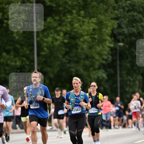29.06.2025 - hella hamburg halbmarathon Dr. Thomas Lammeyer http://msf.ph/oto/8448417 29.06.2025 10:58:49 Kennedybrücke 1779, 1822, 2600, 3249, 3364, 3857, 4039, 4720, 4838, 5185, 5309, 5815, 5856, 5933, 6583, 6987, 7670, 7874, 7946, 7986, 9130, 9764, 11354 meine-sportfotos.de