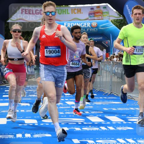 29.06.2025 - hella hamburg halbmarathon Strokosch-Dieckow http://msf.ph/oto/8448431 29.06.2025 10:38:44 Ziel 2296, 2719, 4148, 5248, 6684, 8450, 9264, 9403, 9540, 10218, 11055, 11281, 11282, 12772, 13755, 13800, 14093, 15372, 18188, 19004 meine-sportfotos.de