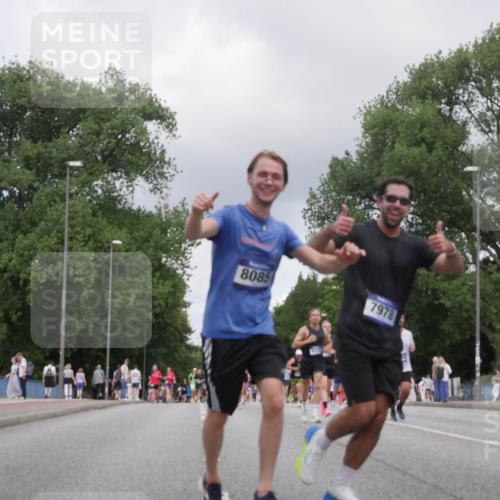 29.06.2025 - hella hamburg halbmarathon Luisa Fischer http://msf.ph/oto/8448433 29.06.2025 10:30:41 Kennedybrücke 8085, 7978, 2080, 2643, 5369, 5495, 5825, 7944, 7978, 8085, 8215, 9567 meine-sportfotos.de