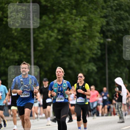 29.06.2025 - hella hamburg halbmarathon Dr. Thomas Lammeyer http://msf.ph/oto/8448450 29.06.2025 10:58:50 Kennedybrücke 1779, 1822, 2600, 3364, 3857, 4039, 4720, 4838, 5185, 5309, 5815, 5856, 5933, 6583, 6987, 7670, 7874, 7946, 7986, 9130, 9764, 11354 meine-sportfotos.de
