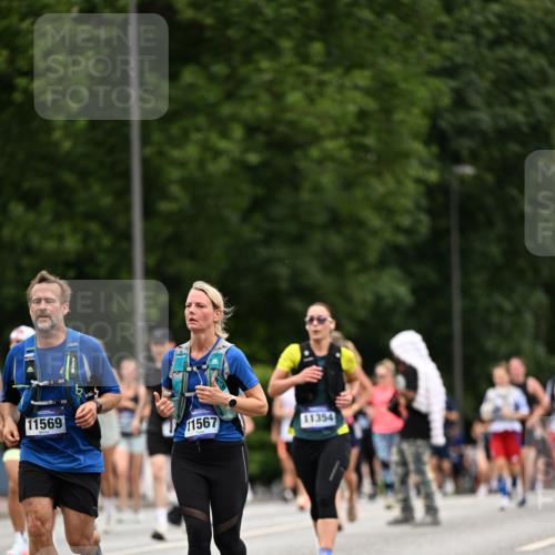 29.06.2025 - hella hamburg halbmarathon Dr. Thomas Lammeyer http://msf.ph/oto/8448471 29.06.2025 10:58:50 Kennedybrücke 1779, 1822, 2600, 3364, 3857, 4039, 4720, 4838, 5185, 5309, 5815, 5856, 5933, 6583, 6987, 7670, 7874, 7946, 7986, 9130, 9764, 11354 meine-sportfotos.de