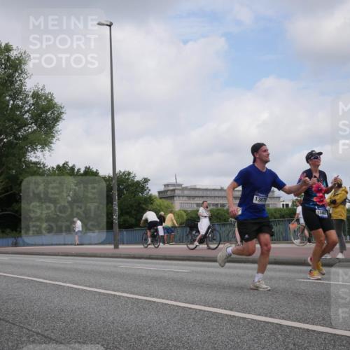 29.06.2025 - hella hamburg halbmarathon Luisa Fischer http://msf.ph/oto/8448481 29.06.2025 10:30:43 Kennedybrücke 11740, 13678, 13462, 2080, 2643, 5369, 5495, 5825, 7944, 7978, 8085, 8215, 9567 meine-sportfotos.de