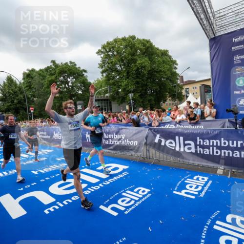 29.06.2025 - hella hamburg halbmarathon Zöllner http://msf.ph/oto/8448493 29.06.2025 10:58:24 Ziel 1595, 4550, 4592, 4708, 5347, 6138, 6147, 9230, 9485, 11645, 11808, 14355, 15434, 18266, 18891 meine-sportfotos.de