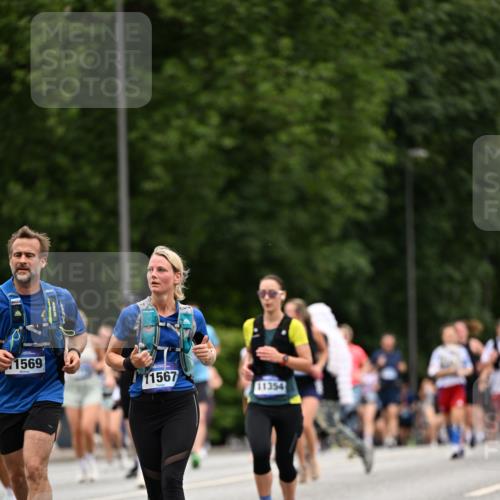 29.06.2025 - hella hamburg halbmarathon Dr. Thomas Lammeyer http://msf.ph/oto/8448497 29.06.2025 10:58:50 Kennedybrücke 1779, 1822, 2600, 3364, 3857, 4039, 4720, 4838, 5185, 5309, 5815, 5856, 5933, 6583, 6987, 7670, 7874, 7946, 7986, 9130, 9764, 11354 meine-sportfotos.de
