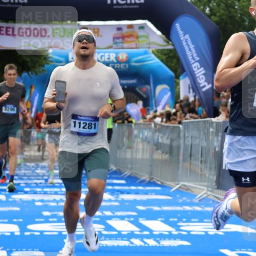 29.06.2025 - hella hamburg halbmarathon Strokosch-Dieckow http://msf.ph/oto/8448507 29.06.2025 10:38:42 Ziel 2296, 2719, 4148, 5248, 6684, 8450, 9264, 9403, 9540, 10218, 11055, 11281, 11282, 12772, 13755, 13800, 14093, 15372, 17154, 18188, 19004 meine-sportfotos.de