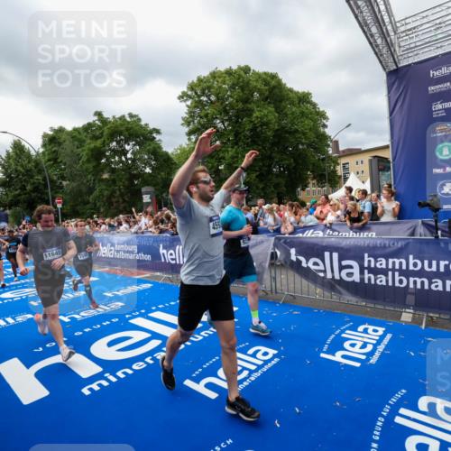 29.06.2025 - hella hamburg halbmarathon Zöllner http://msf.ph/oto/8448519 29.06.2025 10:58:24 Ziel 1595, 4550, 4592, 4708, 5347, 6138, 6147, 9230, 9485, 11645, 11808, 14355, 15434, 18266, 18891 meine-sportfotos.de
