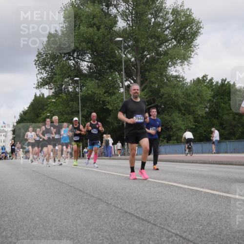 29.06.2025 - hella hamburg halbmarathon Luisa Fischer http://msf.ph/oto/8448528 29.06.2025 10:30:45 Kennedybrücke 5825, 9567, 2080, 7944, 5369, 11740, 2080, 5369, 5825, 7944, 8215, 9567 meine-sportfotos.de
