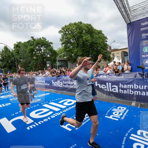 29.06.2025 - hella hamburg halbmarathon Zöllner http://msf.ph/oto/8448537 29.06.2025 10:58:24 Ziel 1595, 4550, 4592, 4708, 5347, 6138, 6147, 9230, 9485, 11645, 11808, 14355, 15434, 18266, 18891 meine-sportfotos.de