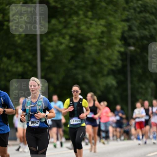 29.06.2025 - hella hamburg halbmarathon Dr. Thomas Lammeyer http://msf.ph/oto/8448545 29.06.2025 10:58:51 Kennedybrücke 1779, 1822, 2600, 3364, 3857, 4039, 4720, 5185, 5309, 5815, 5856, 5933, 6583, 6987, 6988, 7670, 7874, 7946, 7986, 9130, 9764, 11354 meine-sportfotos.de