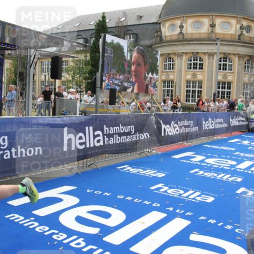 29.06.2025 - hella hamburg halbmarathon Michael Strokosch http://msf.ph/oto/8448560 29.06.2025 10:28:51 Ziel 2604, 10486, 17428, 18763 meine-sportfotos.de