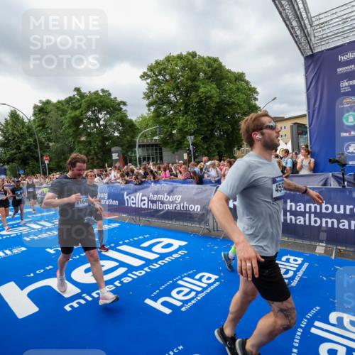 29.06.2025 - hella hamburg halbmarathon Zöllner http://msf.ph/oto/8448562 29.06.2025 10:58:25 Ziel 1595, 4550, 4592, 4708, 5347, 6138, 6147, 7476, 9230, 9485, 11645, 11808, 14355, 15434, 16531, 17415, 18266, 18891 meine-sportfotos.de