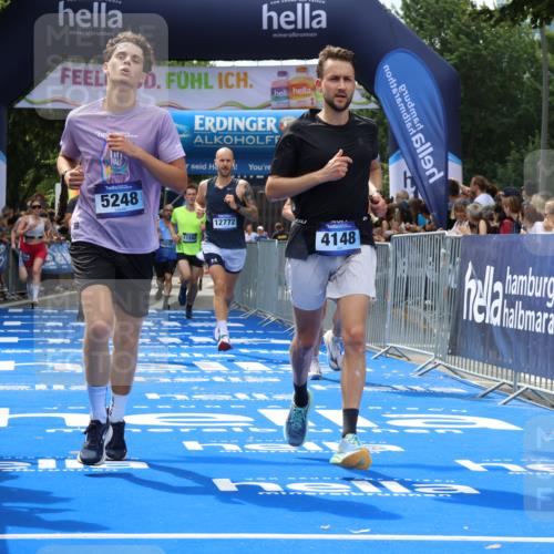 29.06.2025 - hella hamburg halbmarathon Strokosch-Dieckow http://msf.ph/oto/8448571 29.06.2025 10:38:40 Ziel 2296, 2719, 4148, 5248, 6684, 8450, 9264, 9403, 9540, 10218, 11055, 11281, 11282, 11379, 12772, 13800, 15372, 17154, 18188, 19004 meine-sportfotos.de