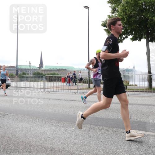 29.06.2025 - hella hamburg halbmarathon Lena Gebhardt http://msf.ph/oto/8448576 29.06.2025 10:30:31 Lombardsbrücke 5938, 319, 157, 1059, 1547, 1647, 2569, 2754, 2755, 2901, 3281, 3443, 3573, 4198, 4575, 4819, 6344, 6556, 6598, 6616, 6626, 7071, 7120, 9830, 10880, 11984, 12349, 12350, 12460, 12461, 12504, 12687, 12688, 12710, 13418, 14216, 14304, 14421, 15299, 15757, 15789, 15938, 16182, 16504, 16601, 16604, 16735, 16769, 16791, 16864, 18046, 18362, 18503, 18671, 18795, 18860 meine-sportfotos.de