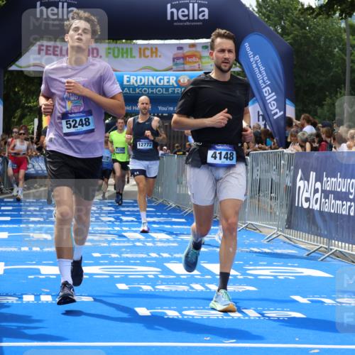 29.06.2025 - hella hamburg halbmarathon Strokosch-Dieckow http://msf.ph/oto/8448587 29.06.2025 10:38:40 Ziel 2296, 2719, 4148, 5248, 6684, 8450, 9264, 9403, 9540, 10218, 11055, 11281, 11282, 11379, 12772, 13800, 15372, 17154, 18188, 19004 meine-sportfotos.de