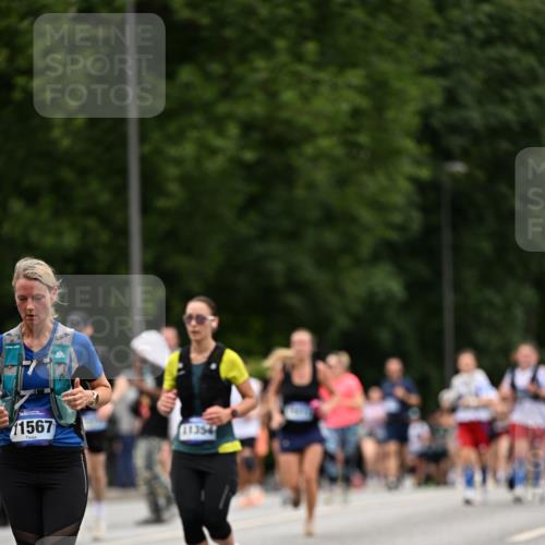 29.06.2025 - hella hamburg halbmarathon Dr. Thomas Lammeyer http://msf.ph/oto/8448603 29.06.2025 10:58:51 Kennedybrücke 1779, 1822, 2600, 3364, 3857, 4039, 4720, 5185, 5309, 5815, 5856, 5933, 6583, 6987, 6988, 7670, 7874, 7946, 7986, 9130, 9764, 11354 meine-sportfotos.de