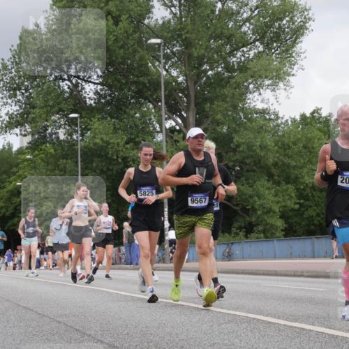 29.06.2025 - hella hamburg halbmarathon Luisa Fischer http://msf.ph/oto/8448604 29.06.2025 10:30:49 Kennedybrücke 8179, 5825, 9567, 38, 2080, 1793, 2080, 5369, 5825, 7234, 7944, 9567 meine-sportfotos.de