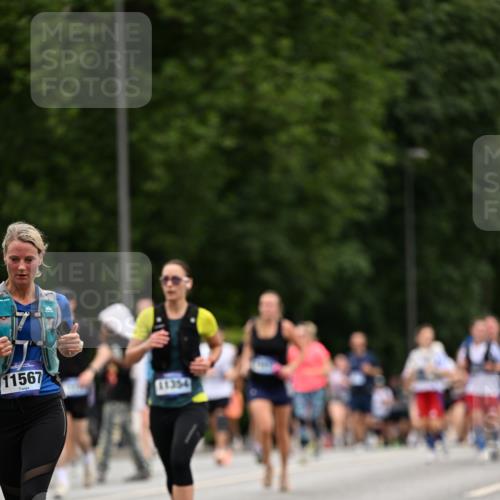 29.06.2025 - hella hamburg halbmarathon Dr. Thomas Lammeyer http://msf.ph/oto/8448617 29.06.2025 10:58:52 Kennedybrücke 1779, 1822, 2600, 3364, 3857, 4039, 4720, 5185, 5309, 5815, 5856, 5933, 6583, 6987, 6988, 7670, 7874, 7946, 7986, 9130, 9764, 11354 meine-sportfotos.de