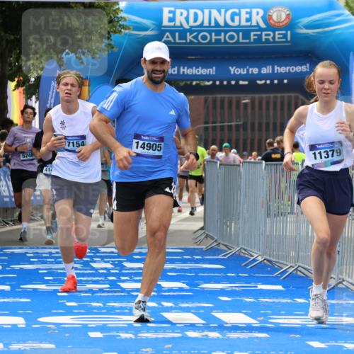29.06.2025 - hella hamburg halbmarathon Strokosch-Dieckow http://msf.ph/oto/8448626 29.06.2025 10:38:33 Ziel 1710, 3790, 4148, 5248, 8571, 9403, 11379, 12772, 14905, 16280, 17154, 18188, 18357 meine-sportfotos.de