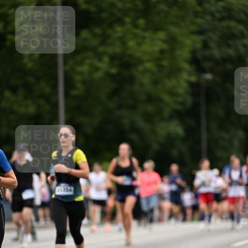 29.06.2025 - hella hamburg halbmarathon Dr. Thomas Lammeyer http://msf.ph/oto/8448636 29.06.2025 10:58:52 Kennedybrücke 1779, 1822, 2600, 3364, 3857, 4039, 4720, 5185, 5309, 5815, 5856, 5933, 6583, 6987, 6988, 7670, 7874, 7946, 7986, 9130, 9764, 11354 meine-sportfotos.de