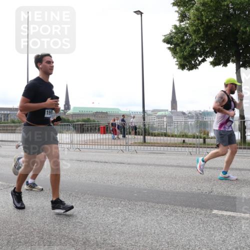 29.06.2025 - hella hamburg halbmarathon Lena Gebhardt http://msf.ph/oto/8448637 29.06.2025 10:30:31 Lombardsbrücke 159, 157, 4819, 1059, 1547, 1647, 2569, 2754, 2755, 2901, 3281, 3443, 3573, 4198, 4575, 4819, 6344, 6556, 6598, 6616, 6626, 7071, 7120, 9830, 10880, 11984, 12349, 12350, 12460, 12461, 12504, 12687, 12688, 12710, 13418, 14216, 14304, 14421, 15299, 15757, 15789, 15938, 16182, 16504, 16601, 16604, 16735, 16769, 16791, 16864, 18046, 18362, 18503, 18671, 18795, 18860 meine-sportfotos.de