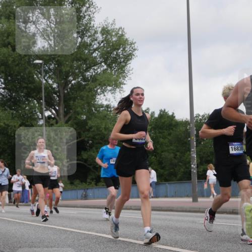 29.06.2025 - hella hamburg halbmarathon Luisa Fischer http://msf.ph/oto/8448642 29.06.2025 10:30:50 Kennedybrücke 87, 180, 16838, 9567, 1793, 2080, 5369, 5825, 7234, 7944, 9567 meine-sportfotos.de