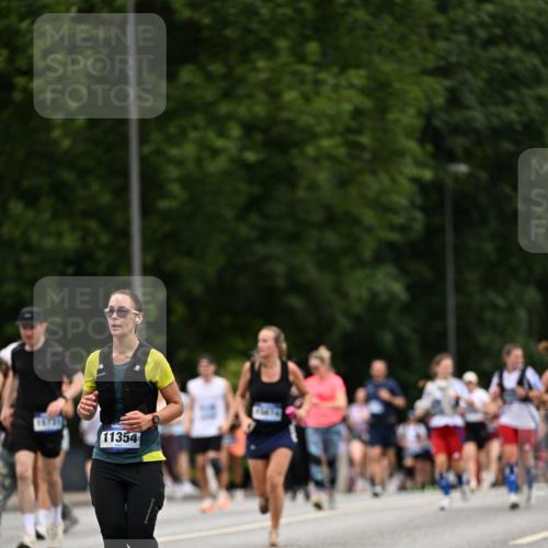 29.06.2025 - hella hamburg halbmarathon Dr. Thomas Lammeyer http://msf.ph/oto/8448650 29.06.2025 10:58:52 Kennedybrücke 1779, 1822, 2600, 3364, 3857, 4039, 4720, 5185, 5309, 5815, 5856, 5933, 6583, 6987, 6988, 7670, 7874, 7946, 7986, 9130, 9764, 11354 meine-sportfotos.de