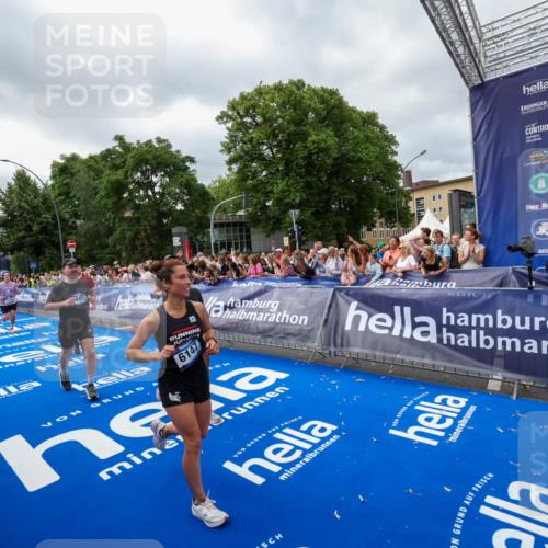 29.06.2025 - hella hamburg halbmarathon Zöllner http://msf.ph/oto/8448656 29.06.2025 10:58:27 Ziel 4550, 4708, 4767, 5347, 6138, 6147, 7476, 9485, 11808, 14355, 15434, 16531, 17415, 18266, 18891, 19166 meine-sportfotos.de