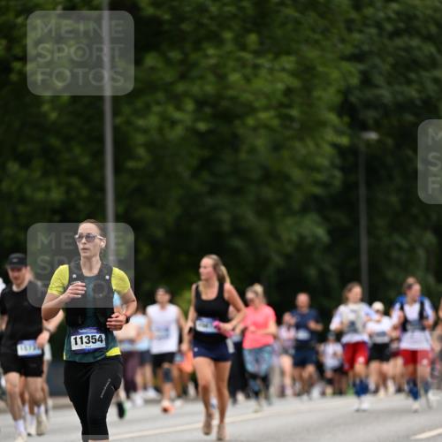 29.06.2025 - hella hamburg halbmarathon Dr. Thomas Lammeyer http://msf.ph/oto/8448659 29.06.2025 10:58:52 Kennedybrücke 1779, 1822, 2600, 3364, 3857, 4039, 4720, 5185, 5309, 5815, 5856, 5933, 6583, 6987, 6988, 7670, 7874, 7946, 7986, 9130, 9764, 11354 meine-sportfotos.de