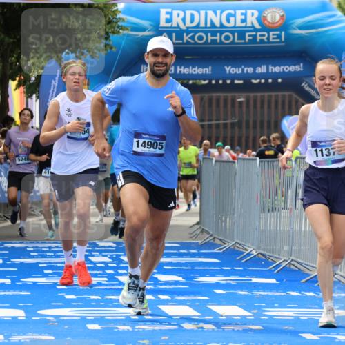 29.06.2025 - hella hamburg halbmarathon Strokosch-Dieckow http://msf.ph/oto/8448660 29.06.2025 10:38:33 Ziel 1710, 3790, 4148, 5248, 8571, 9403, 11379, 12772, 14905, 16280, 17154, 18188, 18357 meine-sportfotos.de