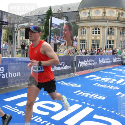 29.06.2025 - hella hamburg halbmarathon Michael Strokosch http://msf.ph/oto/8448666 29.06.2025 10:28:54 Ziel 1827, 2604, 10486, 18763 meine-sportfotos.de
